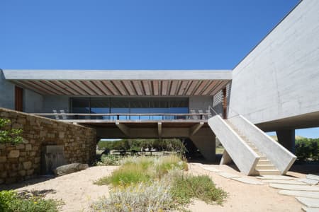 LA SECRETA HOUSE